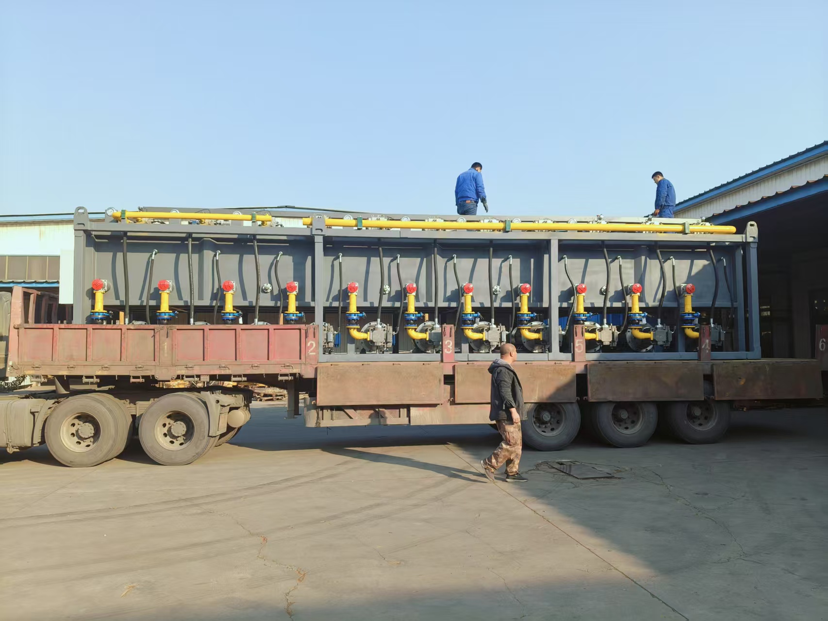 2月15日公司生產的2000噸液壓站系統發往客戶手中